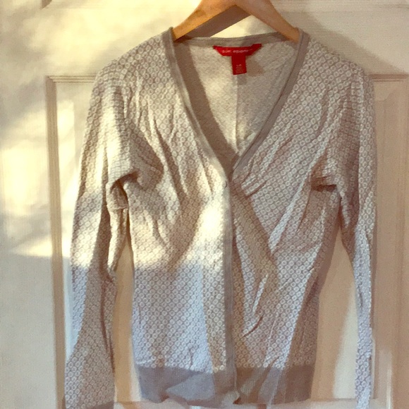 3/$20 Grey and White Patterned cardigan - Picture 1 of 5